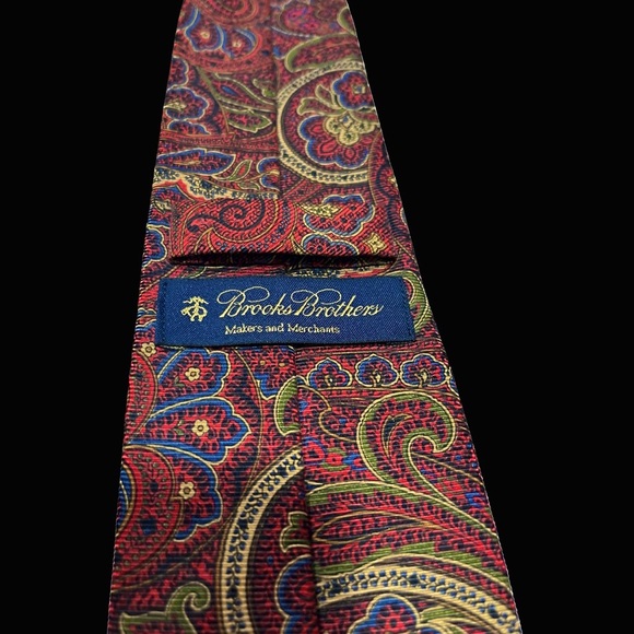 *** SOLD *** Brooks Brothers 100% Silk Burgundy/Red Paisley Necktie - Picture 3 of 5